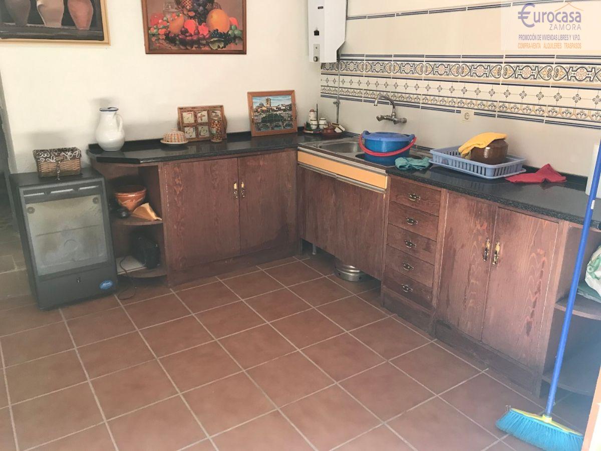 For sale of house in Villalazán