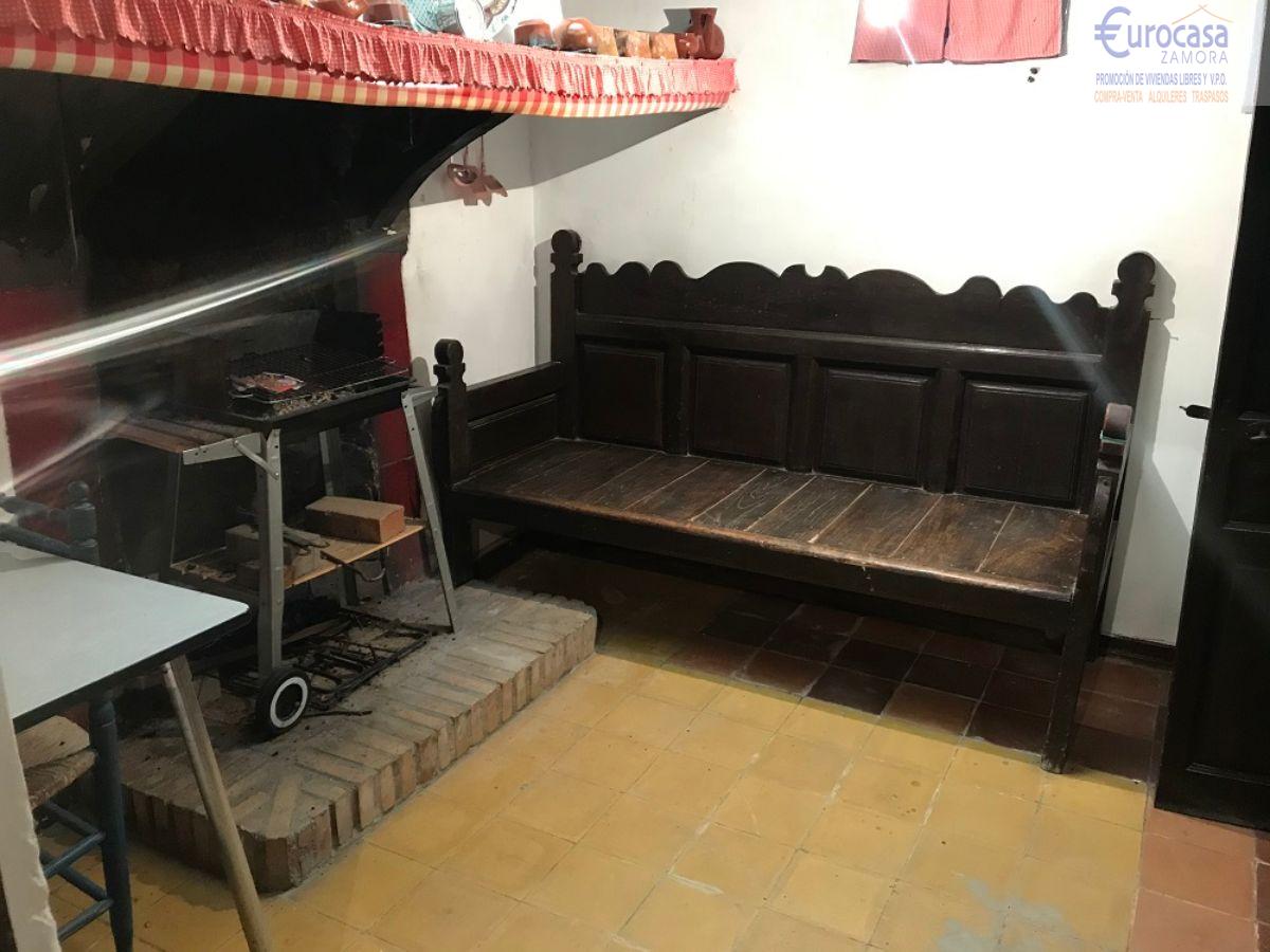 For sale of house in Villalazán