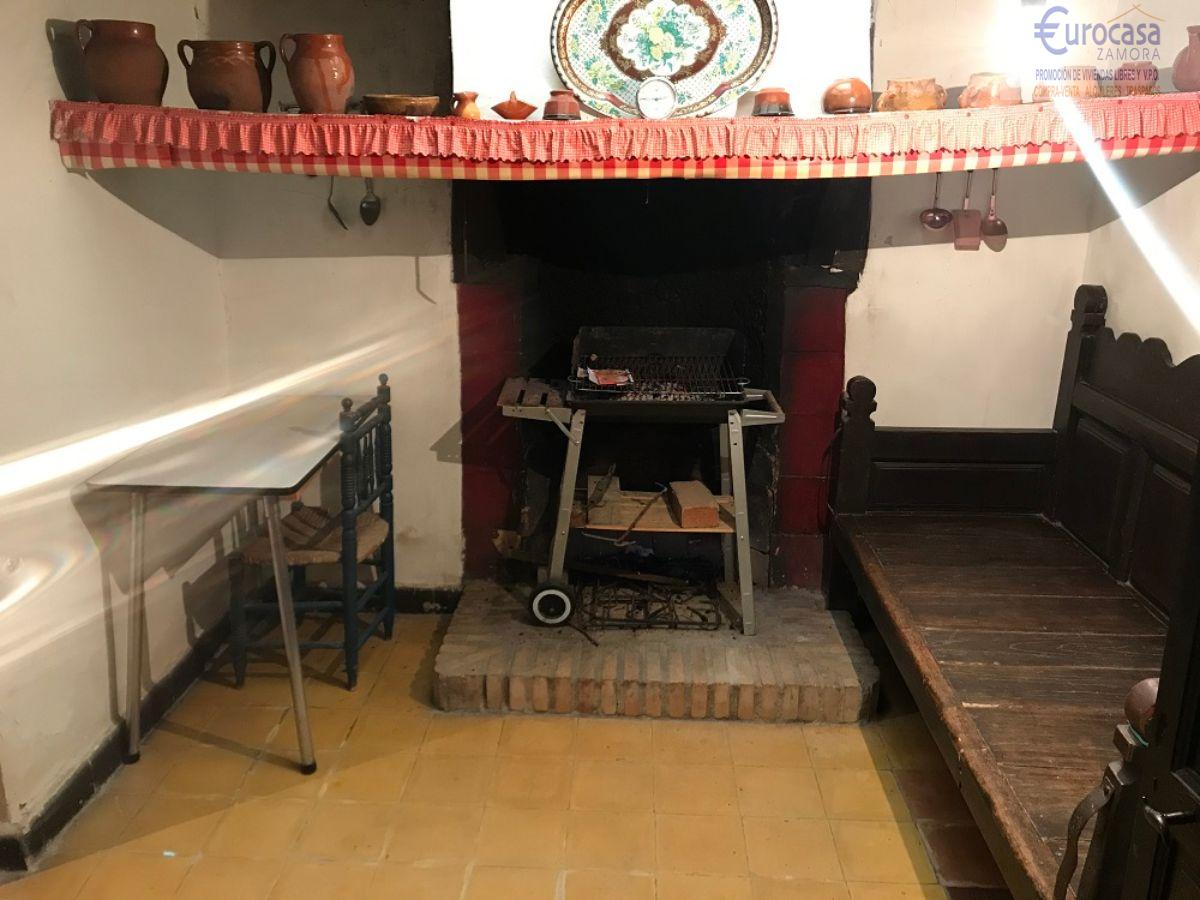 For sale of house in Villalazán