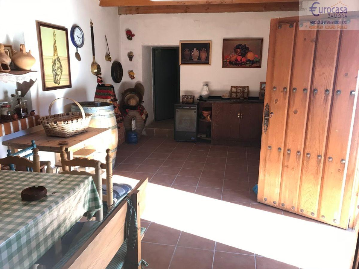 For sale of house in Villalazán