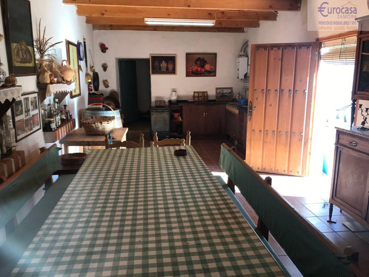 For sale of house in Villalazán