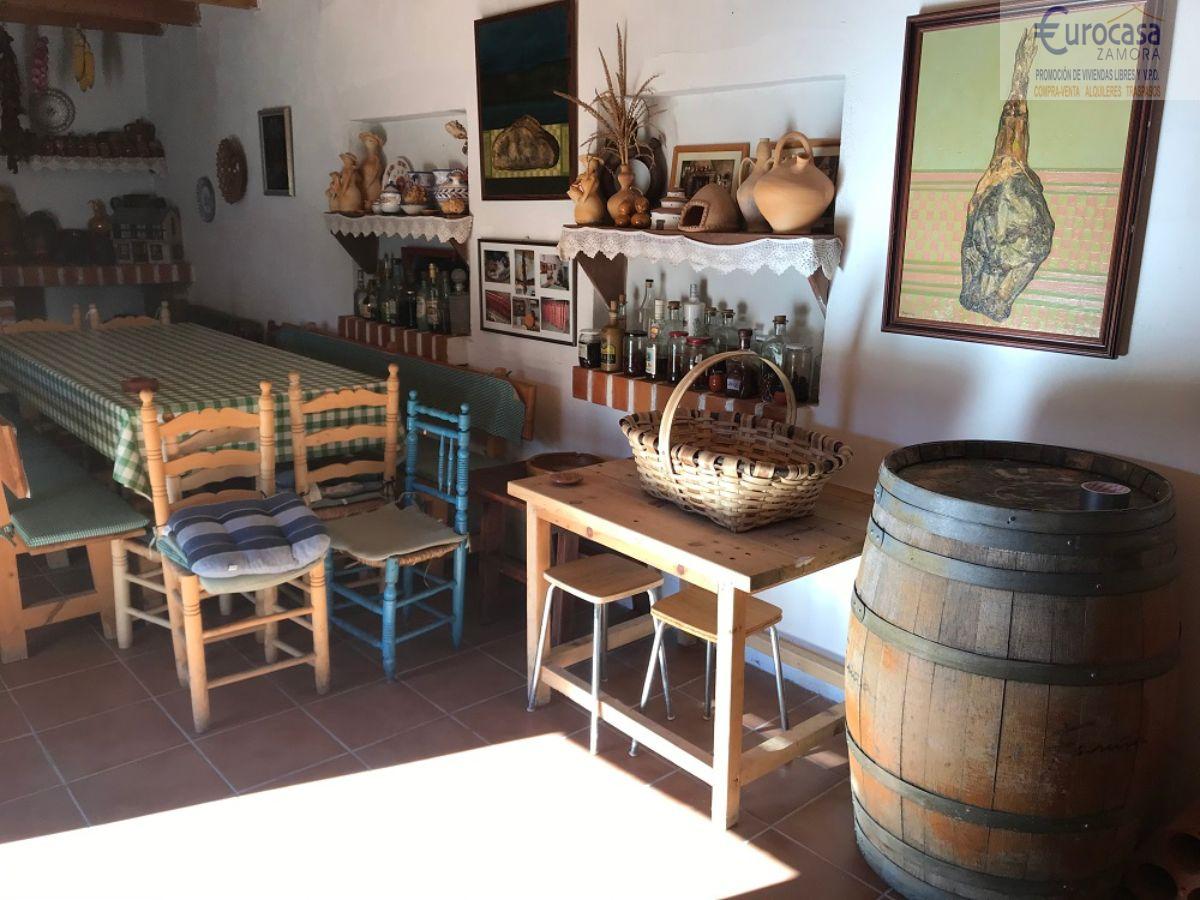 For sale of house in Villalazán