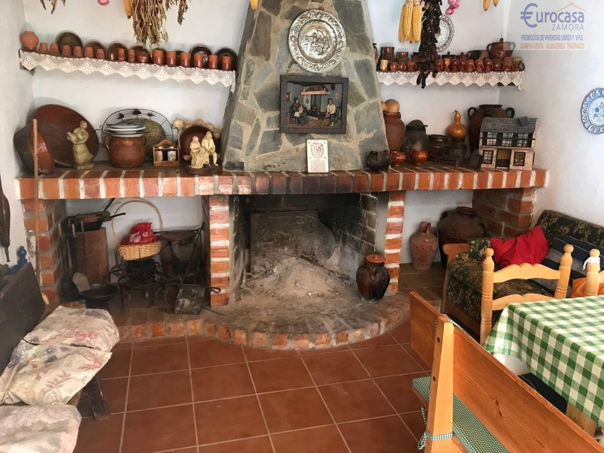 For sale of house in Villalazán
