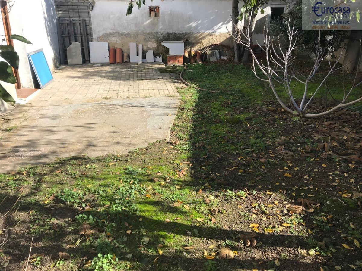 For sale of house in Villalazán