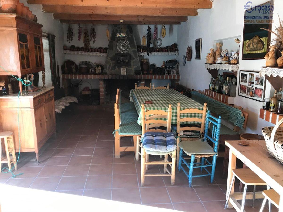 For sale of house in Villalazán