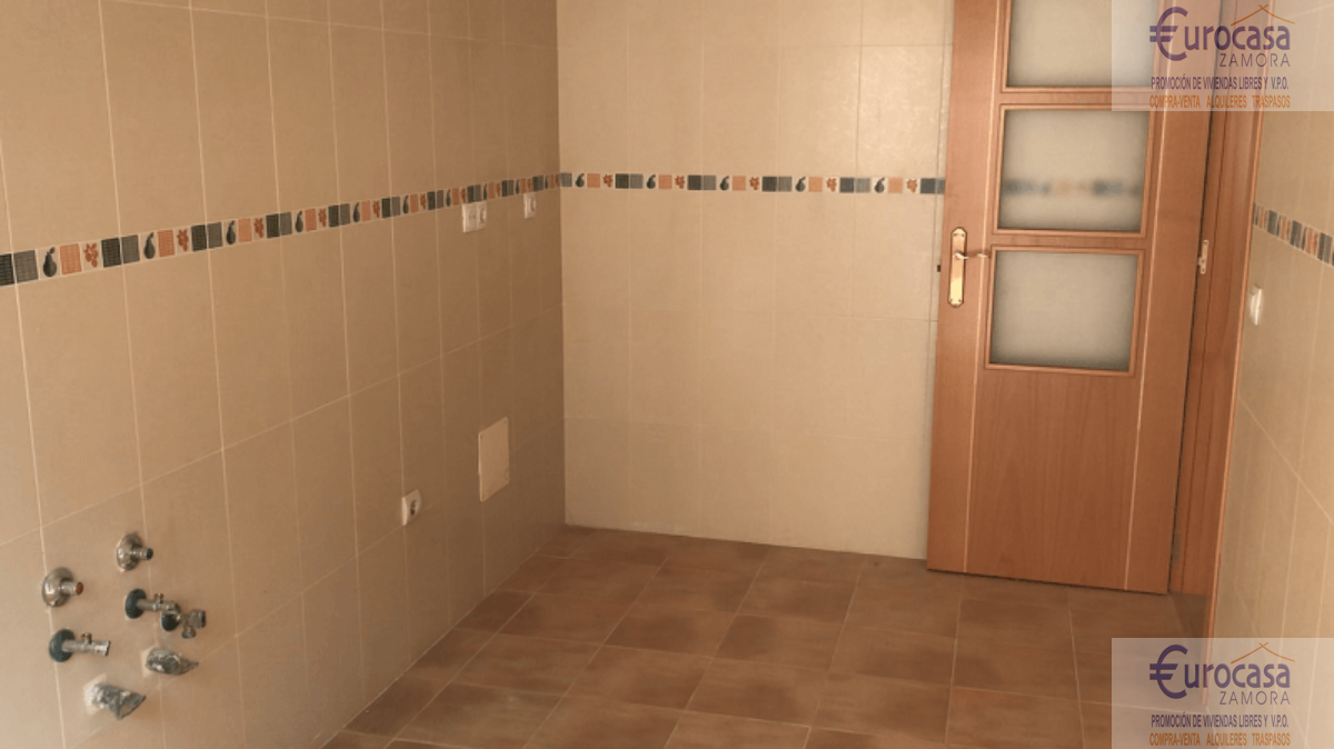 For sale of flat in Morales del Vino