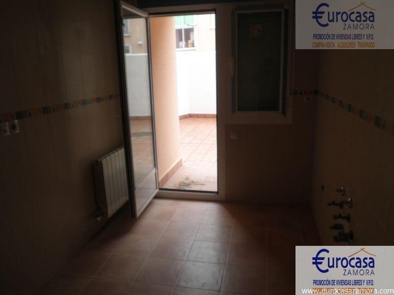 For sale of flat in Morales del Vino