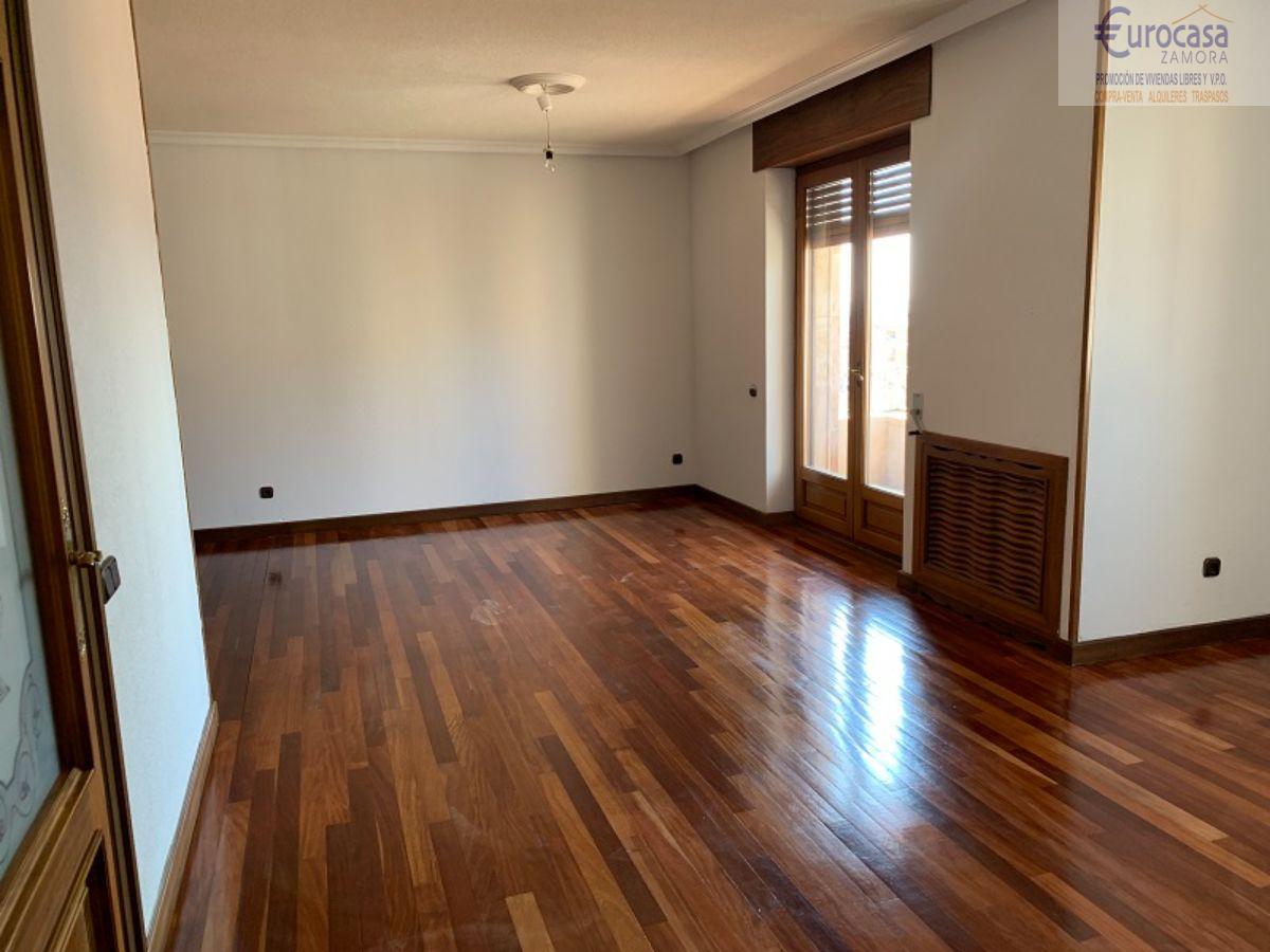 For sale of flat in Zamora