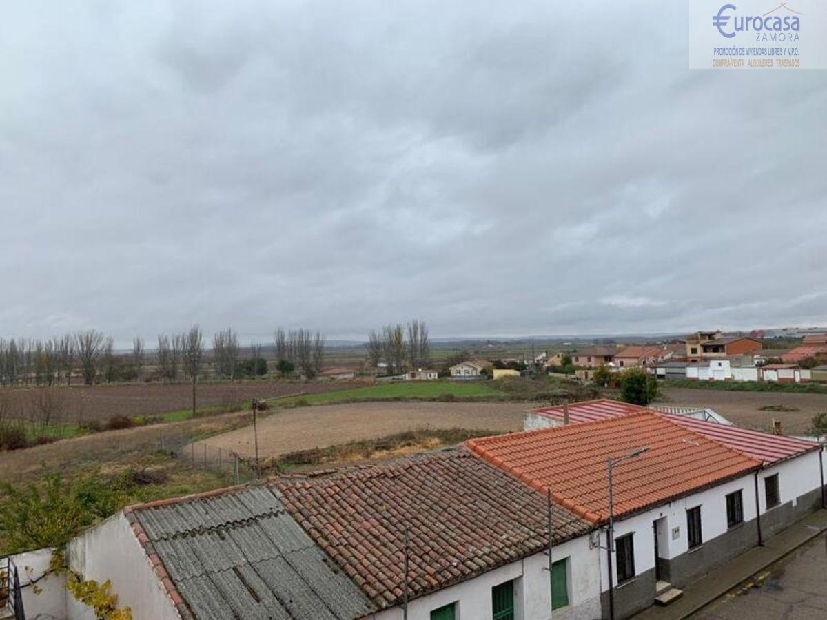 For sale of flat in Villaralbo