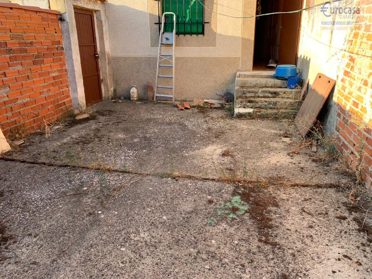 For sale of house in Villaralbo