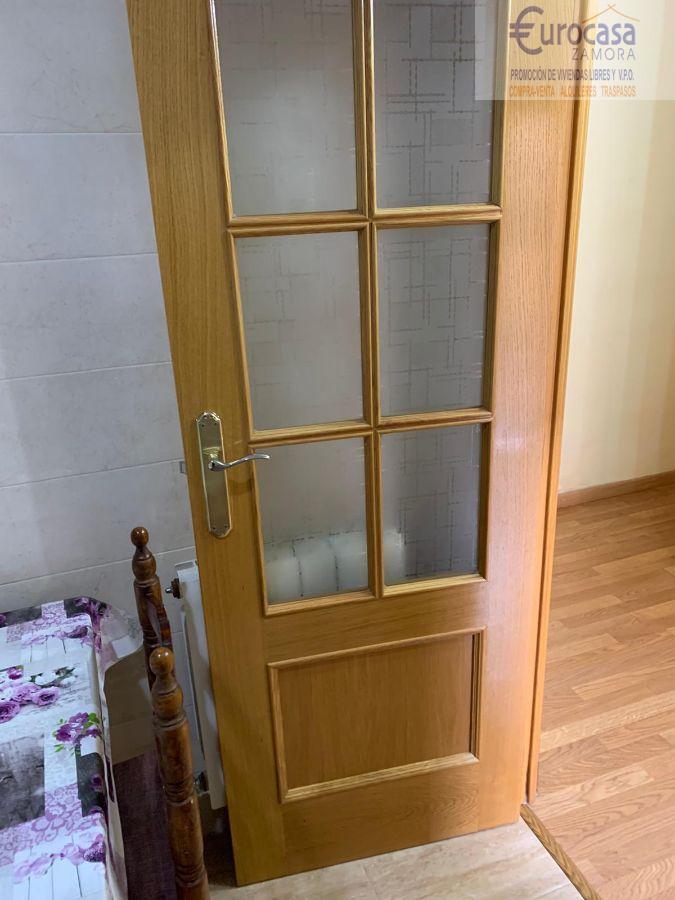 For sale of house in Villaralbo