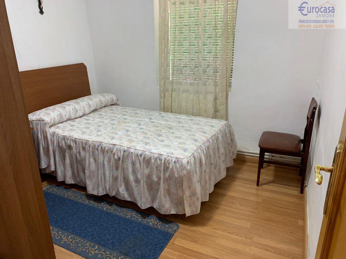 For sale of house in Villaralbo