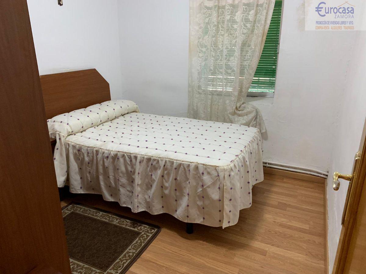 For sale of house in Villaralbo