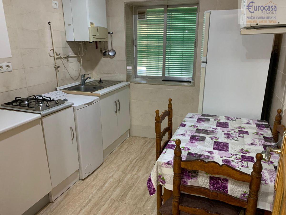 For sale of house in Villaralbo