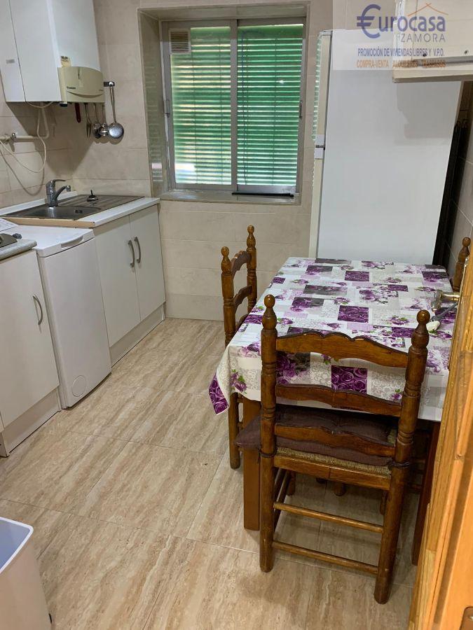 For sale of house in Villaralbo
