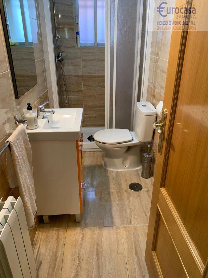 For sale of house in Villaralbo
