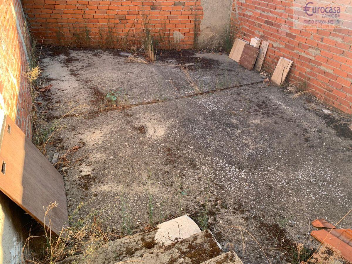 For sale of house in Villaralbo
