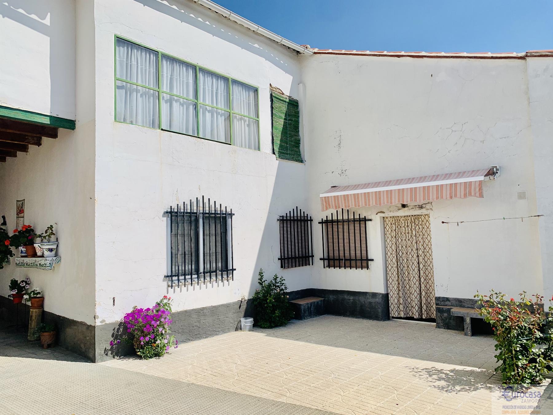 For sale of house in Morales del Vino