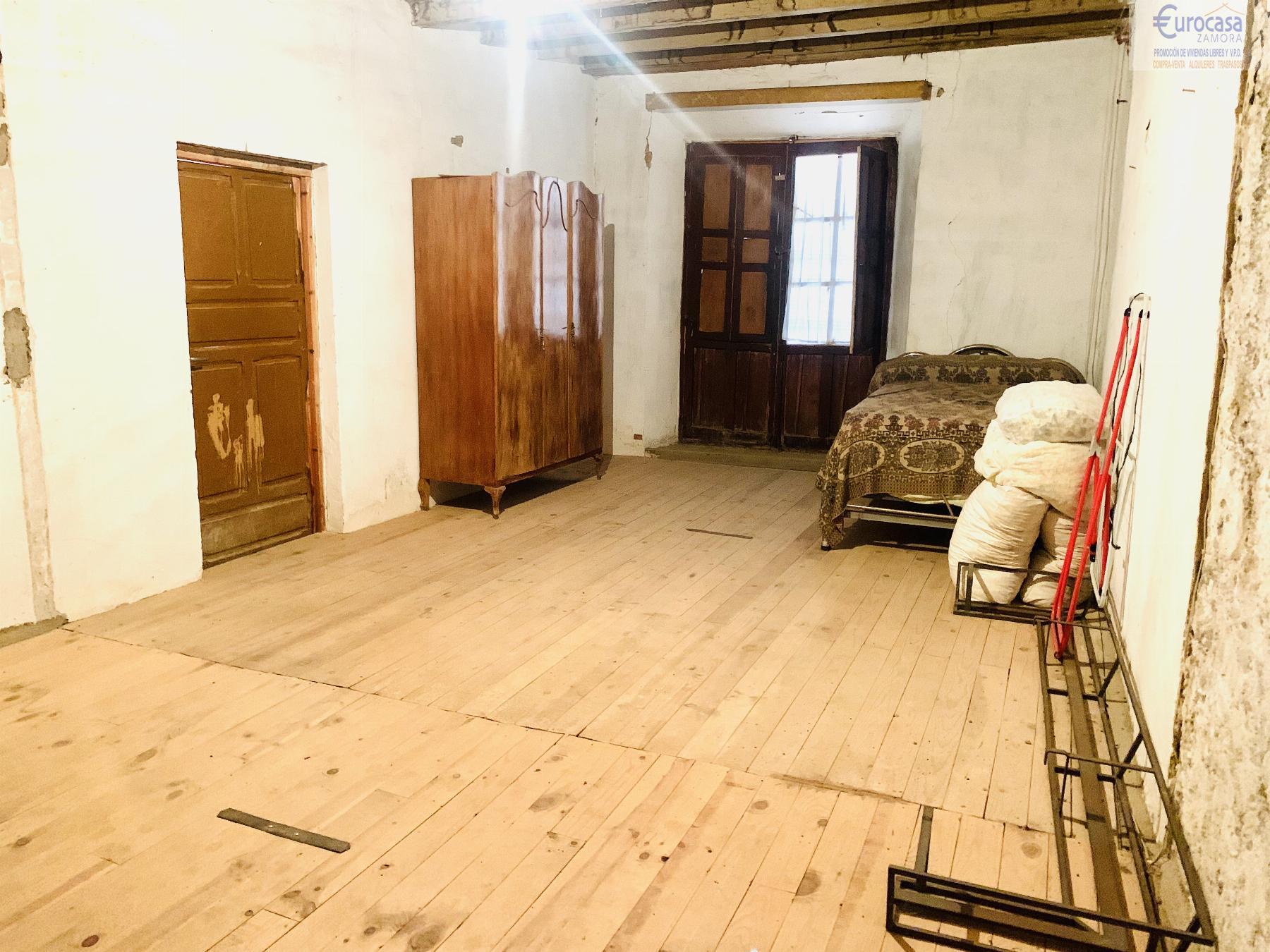 For sale of house in Morales del Vino