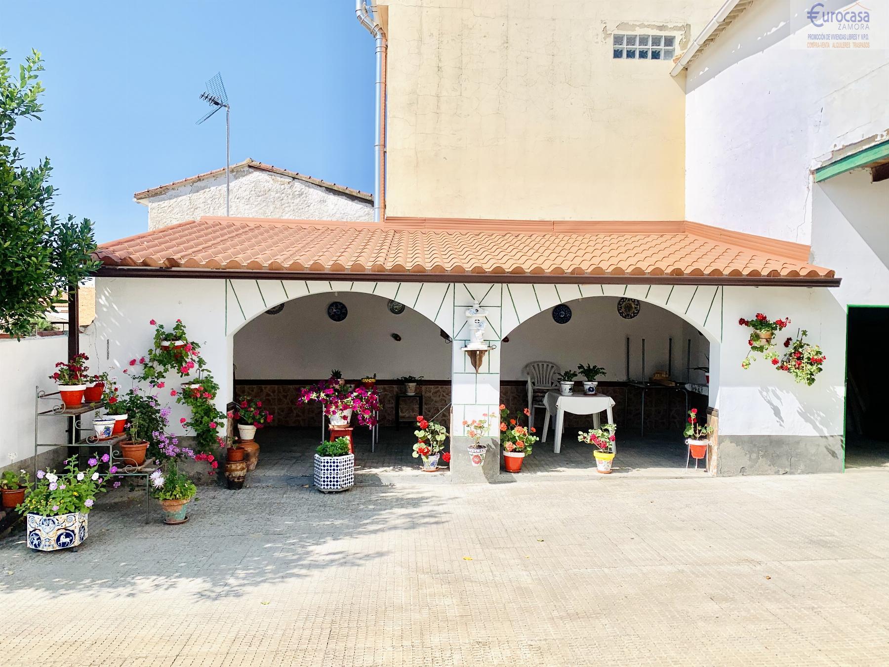 For sale of house in Morales del Vino