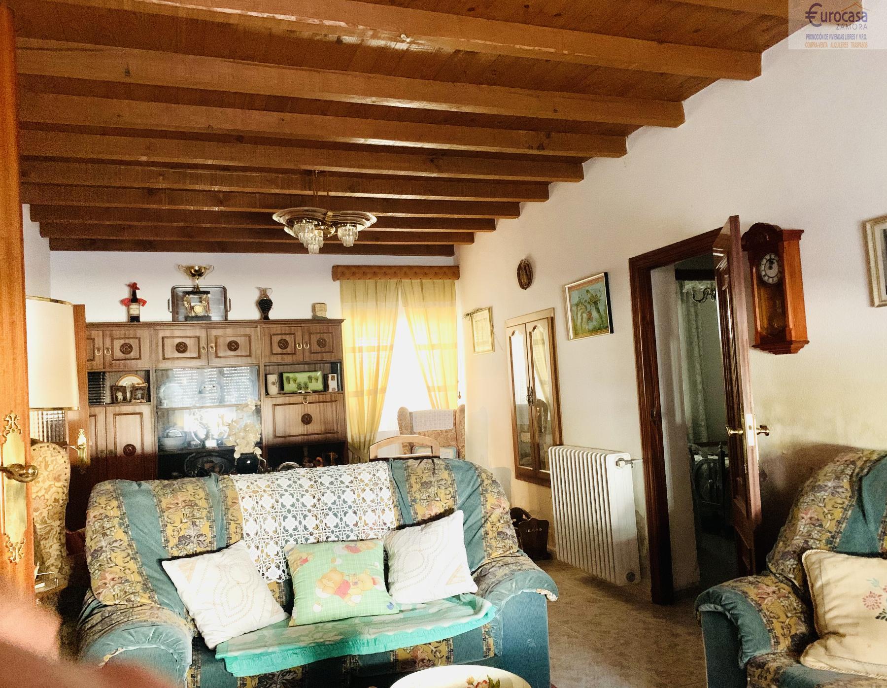 For sale of house in Morales del Vino