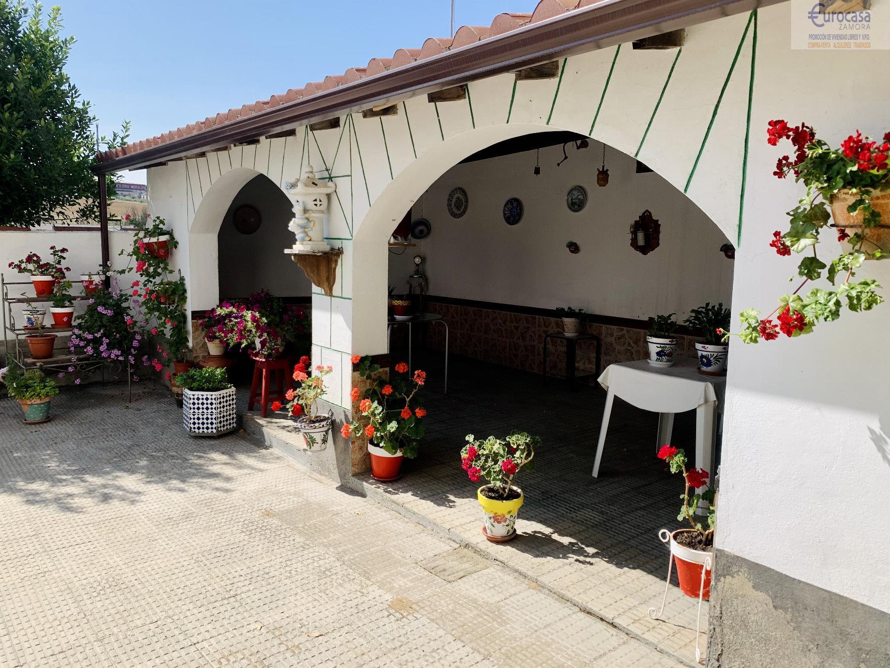 For sale of house in Morales del Vino