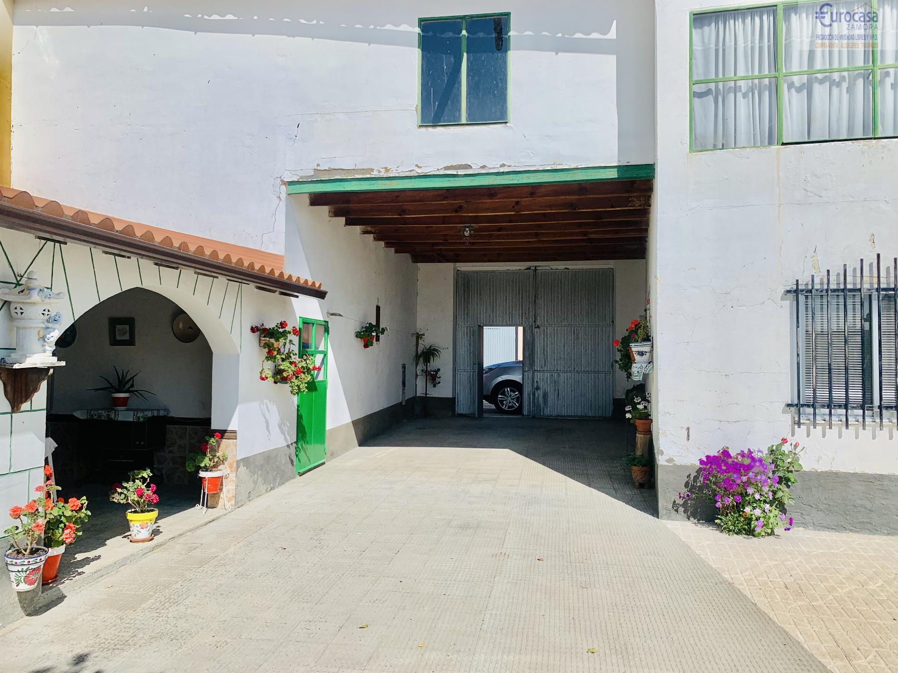 For sale of house in Morales del Vino