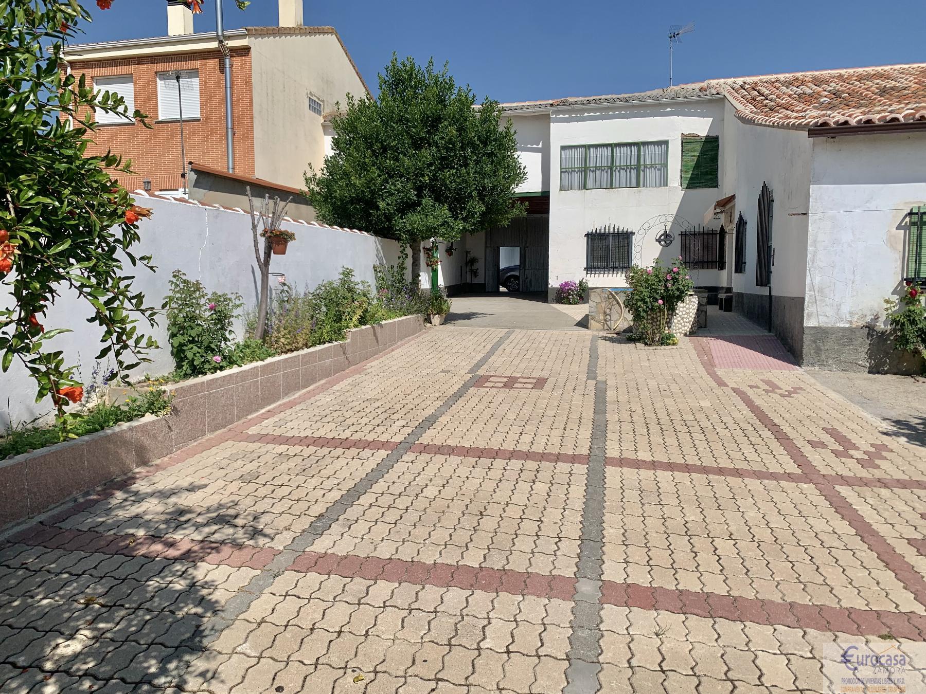 For sale of house in Morales del Vino