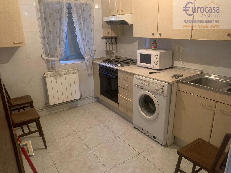 For sale of house in Villaralbo