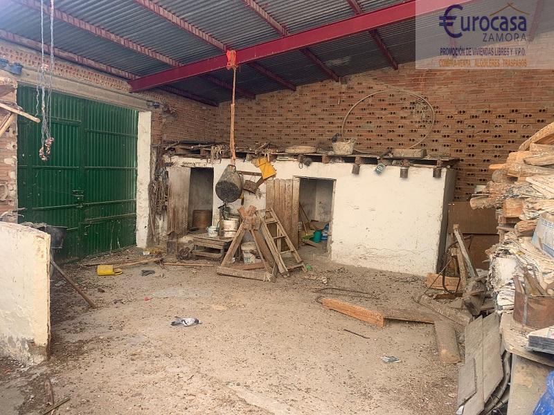 For sale of house in Villaralbo