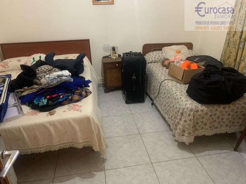 For sale of house in Villaralbo