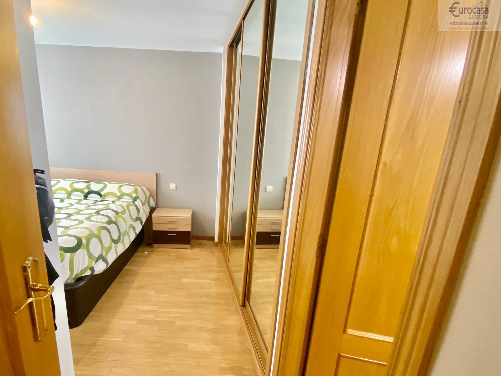 For sale of flat in Villaralbo