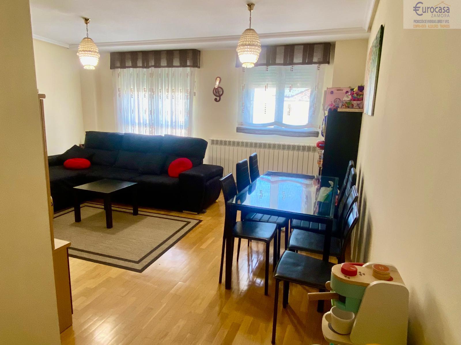 For sale of flat in Villaralbo