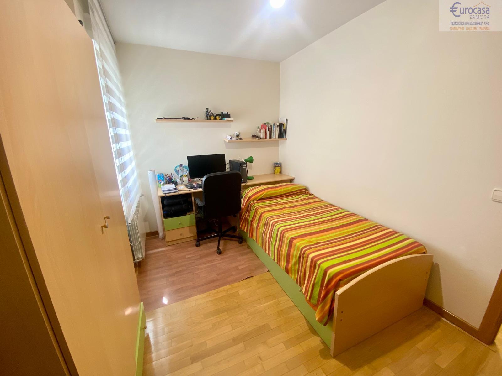 For sale of flat in Villaralbo