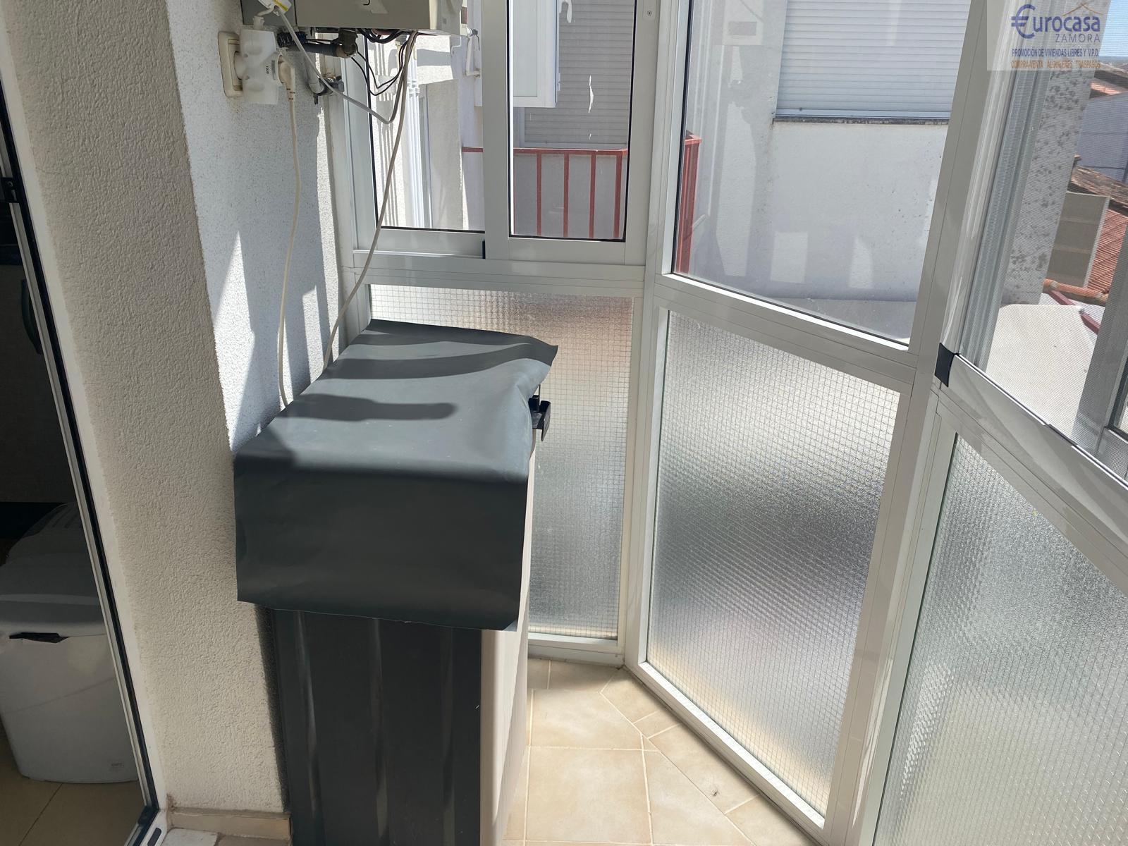 For sale of flat in Villaralbo