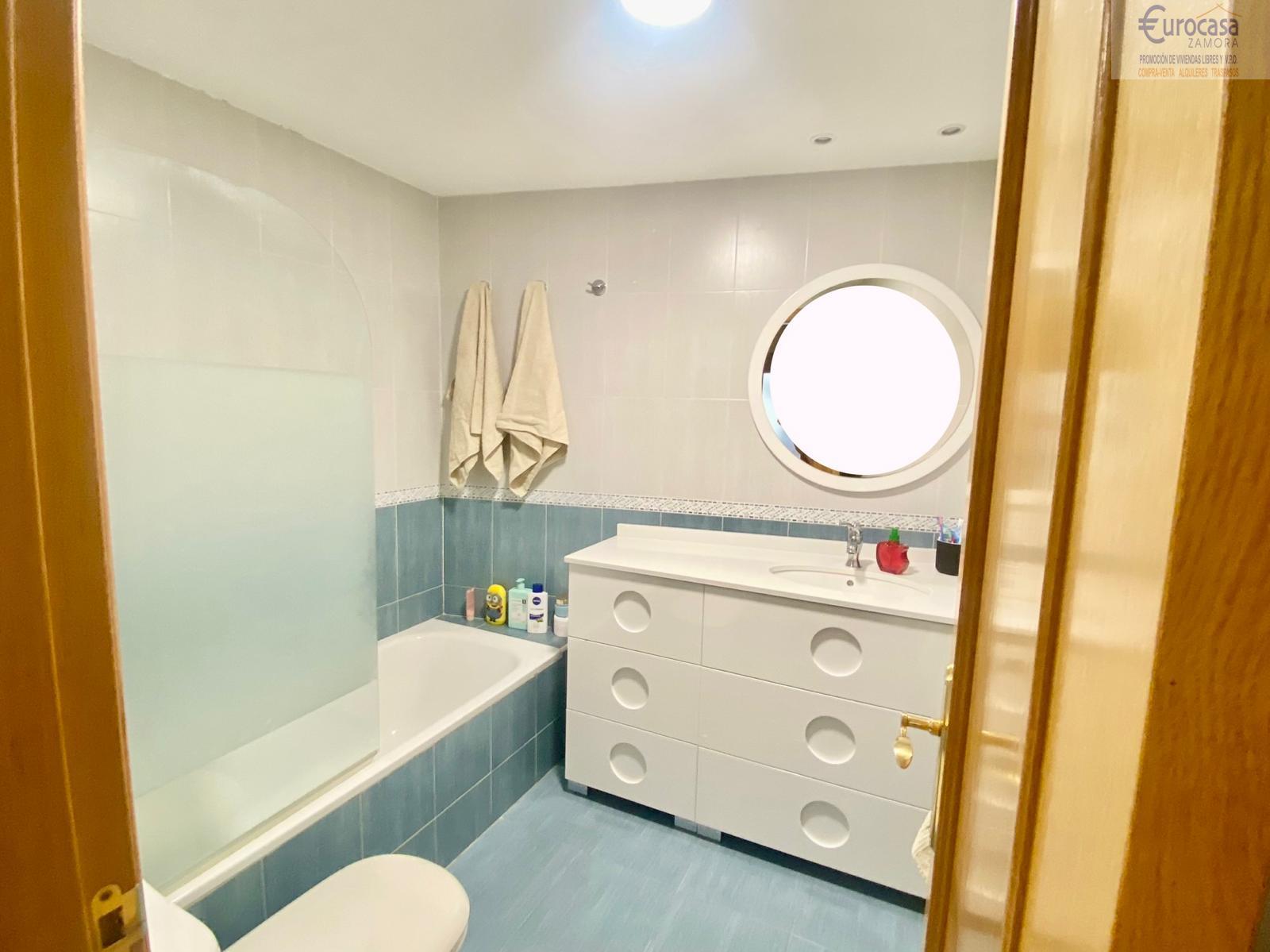 For sale of flat in Villaralbo