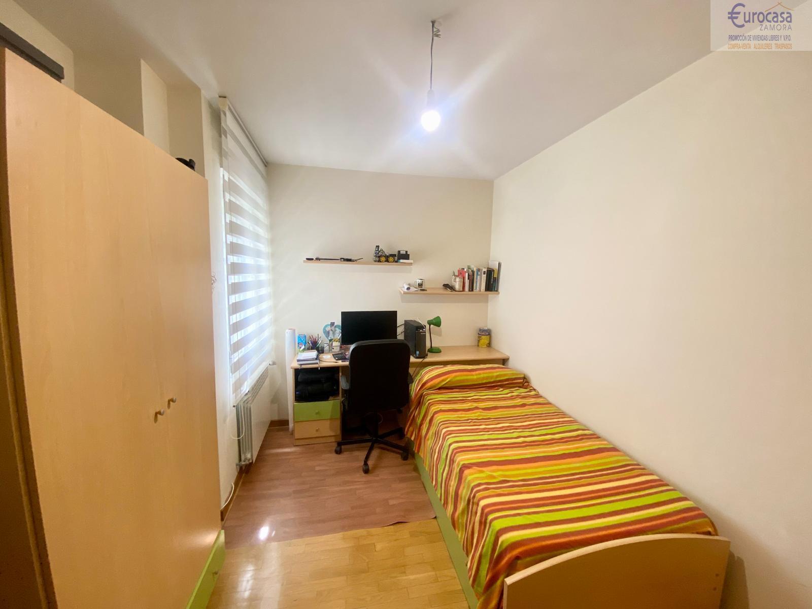 For sale of flat in Villaralbo