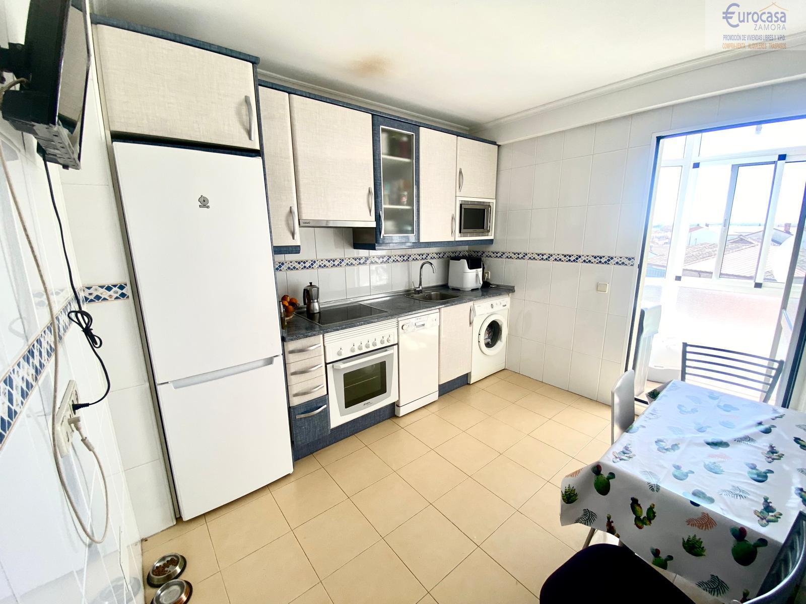For sale of flat in Villaralbo