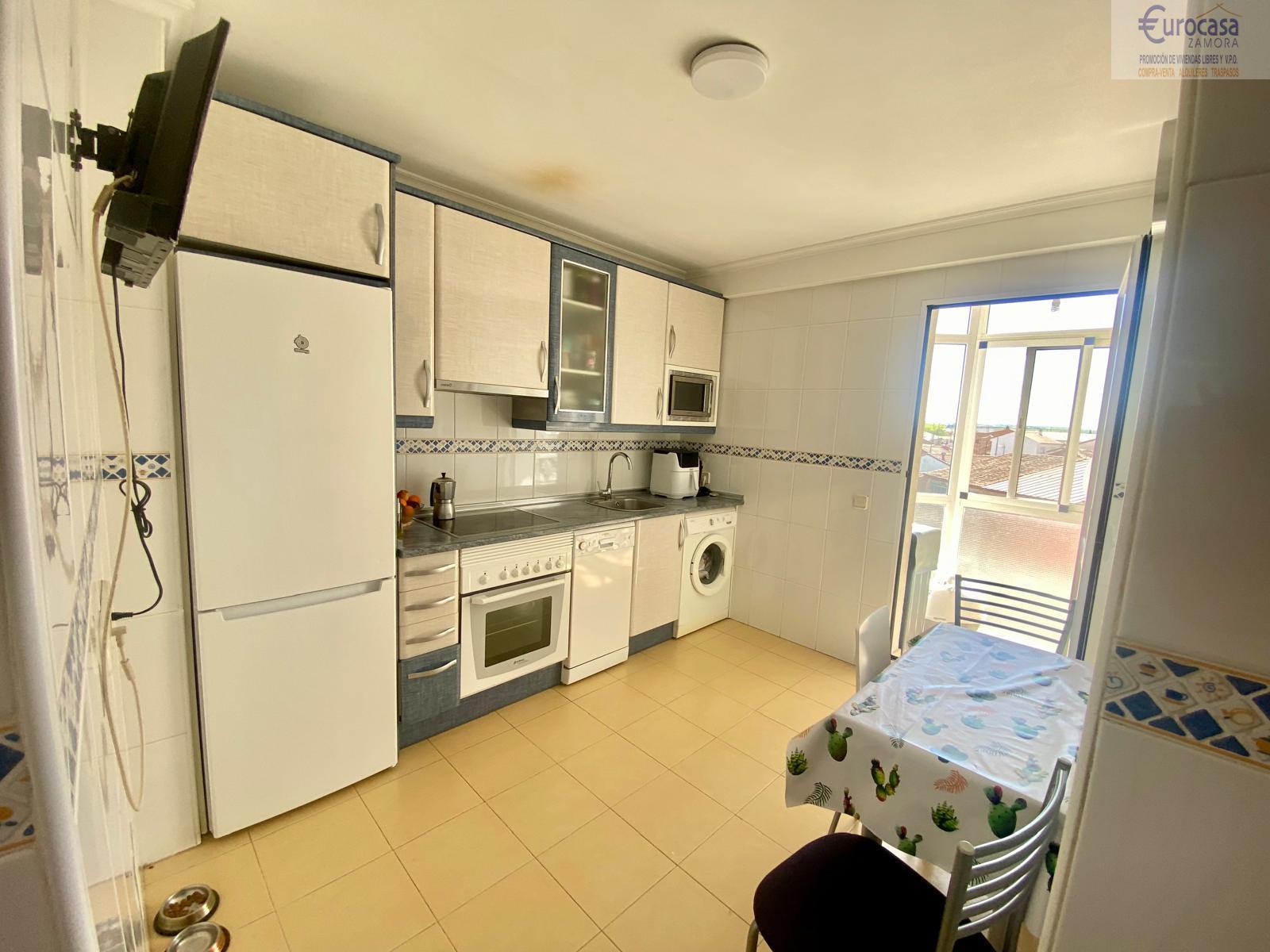 For sale of flat in Villaralbo