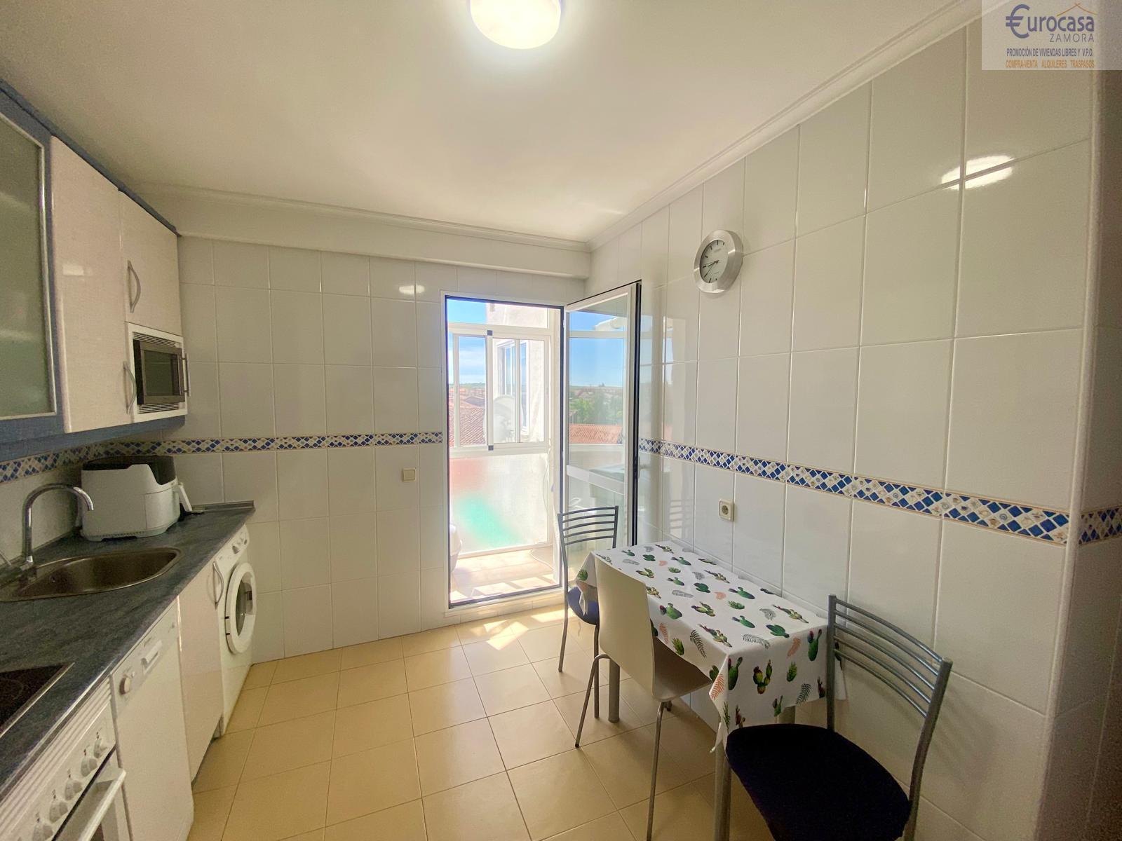 For sale of flat in Villaralbo