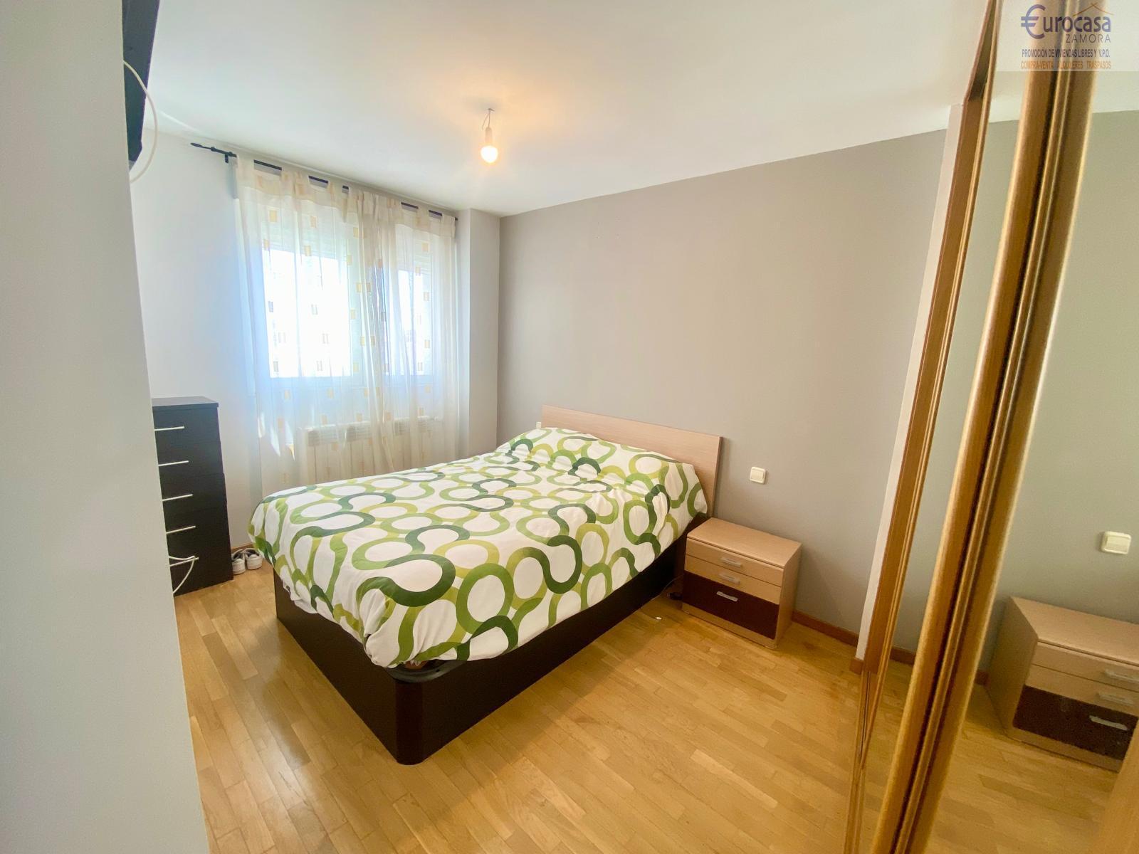 For sale of flat in Villaralbo