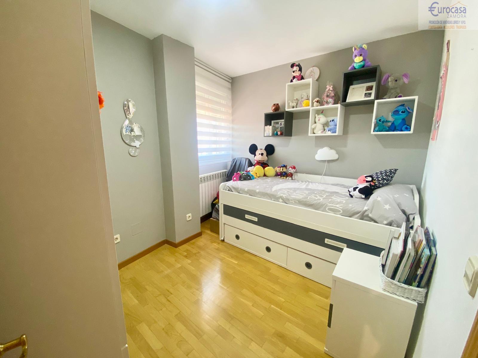 For sale of flat in Villaralbo