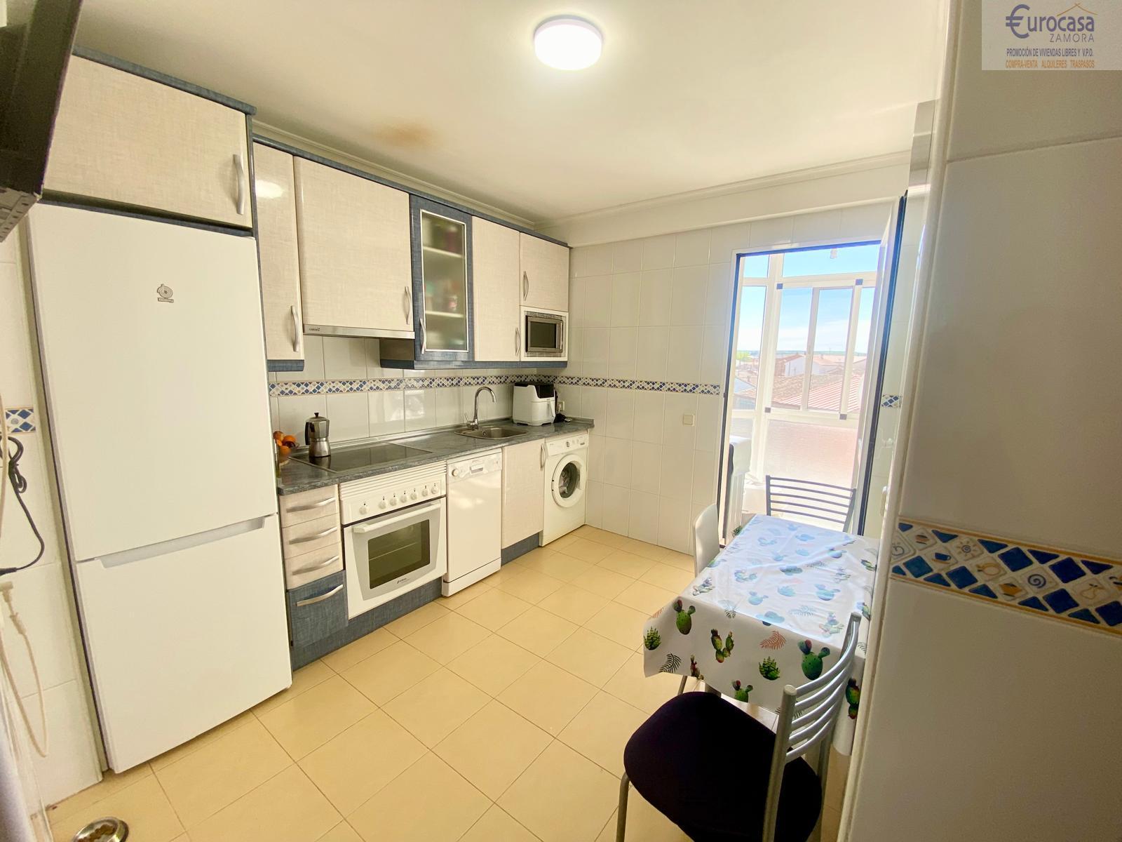 For sale of flat in Villaralbo