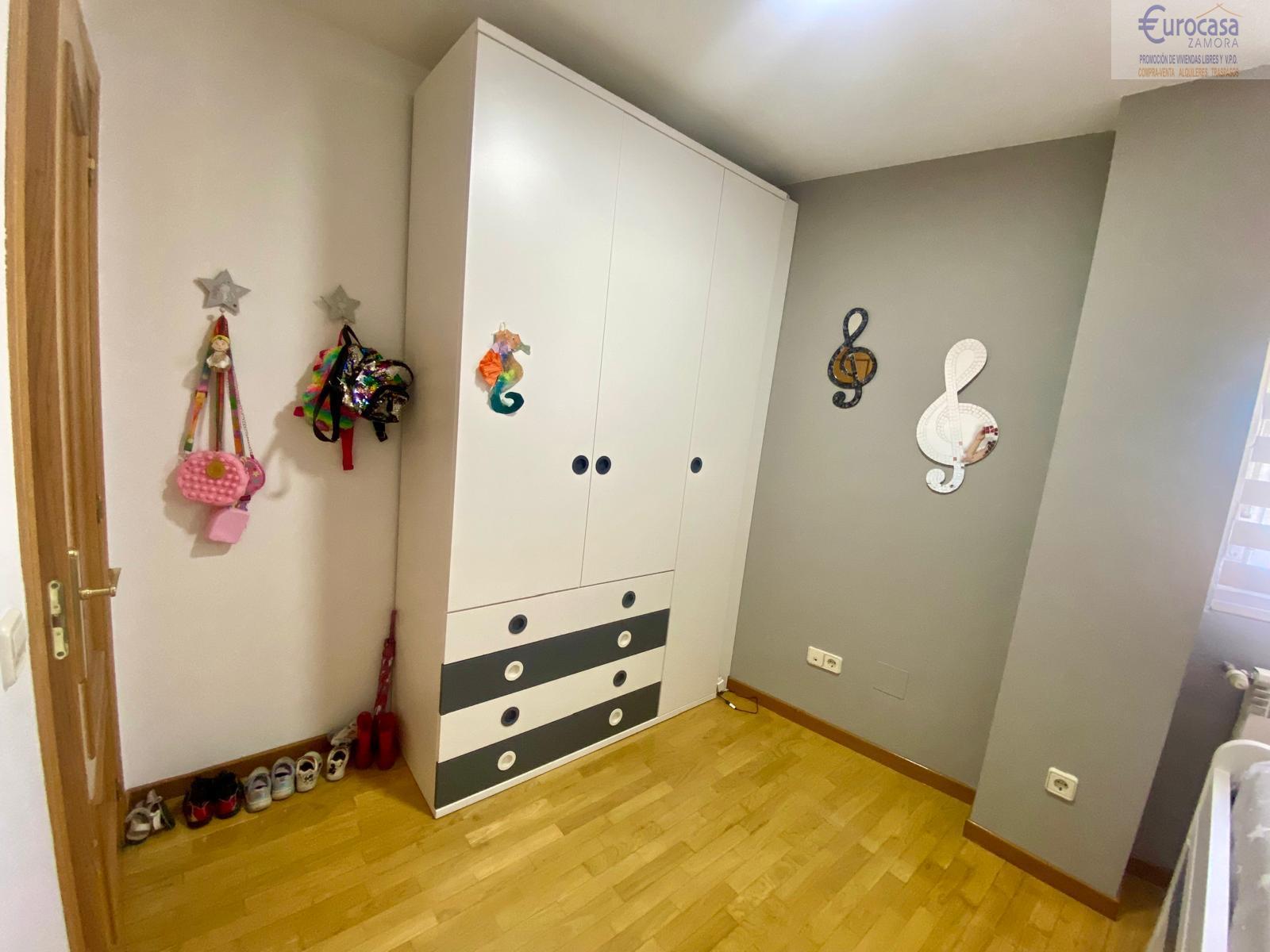 For sale of flat in Villaralbo