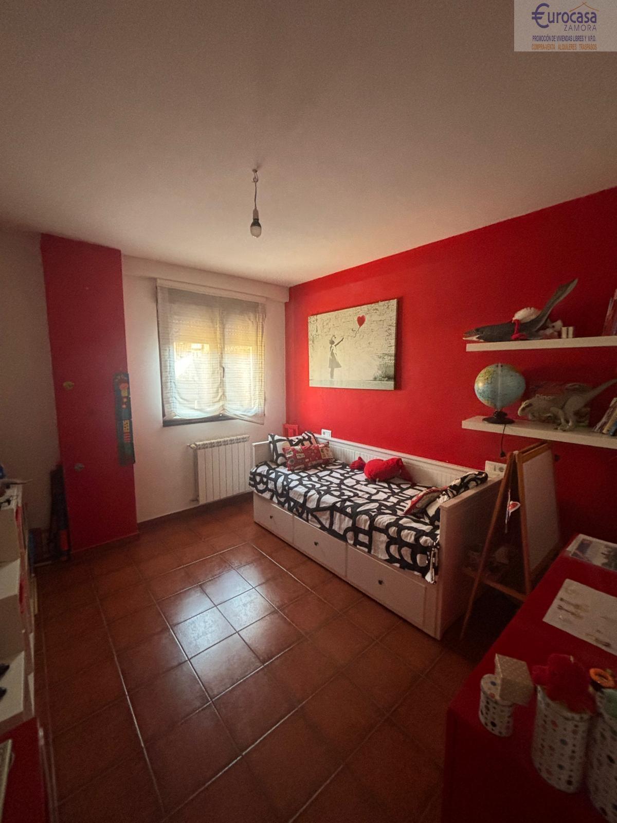 For sale of chalet in Moraleja del Vino