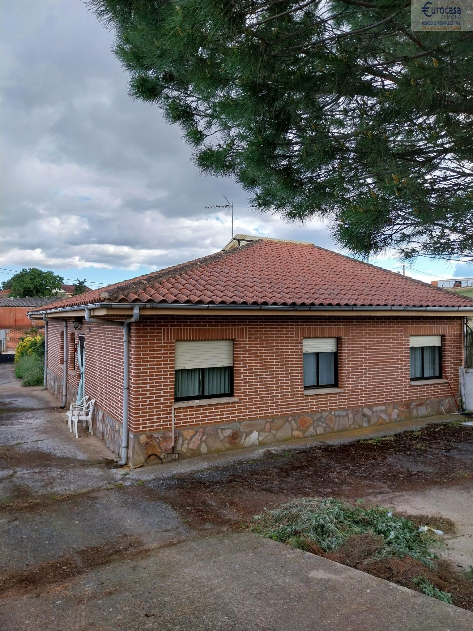Venta de chalet en San Pedro de la Nave