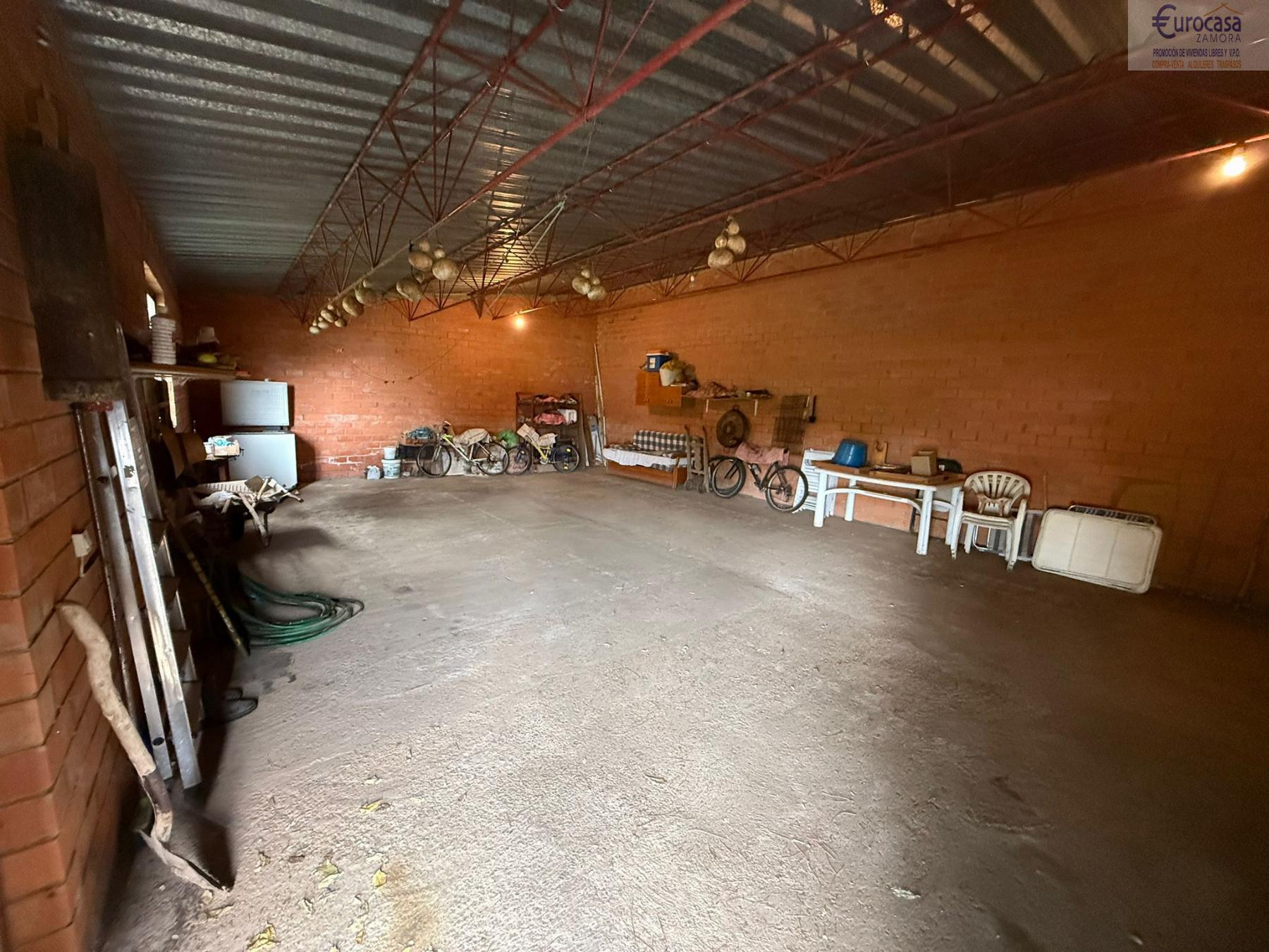 Venta de chalet en San Pedro de la Nave