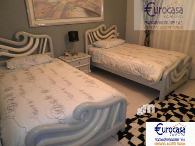 For sale of chalet in Villaralbo