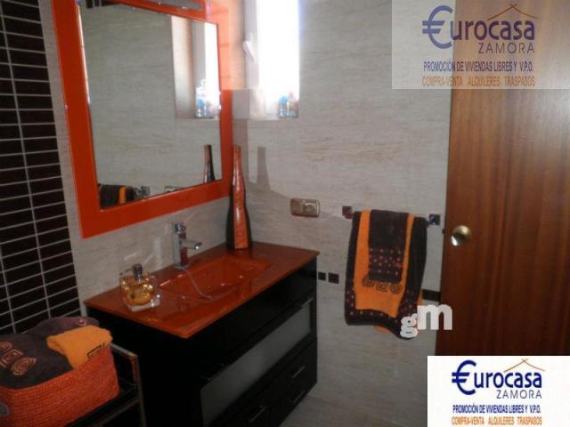 For sale of chalet in Villaralbo