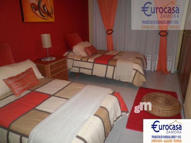For sale of chalet in Villaralbo